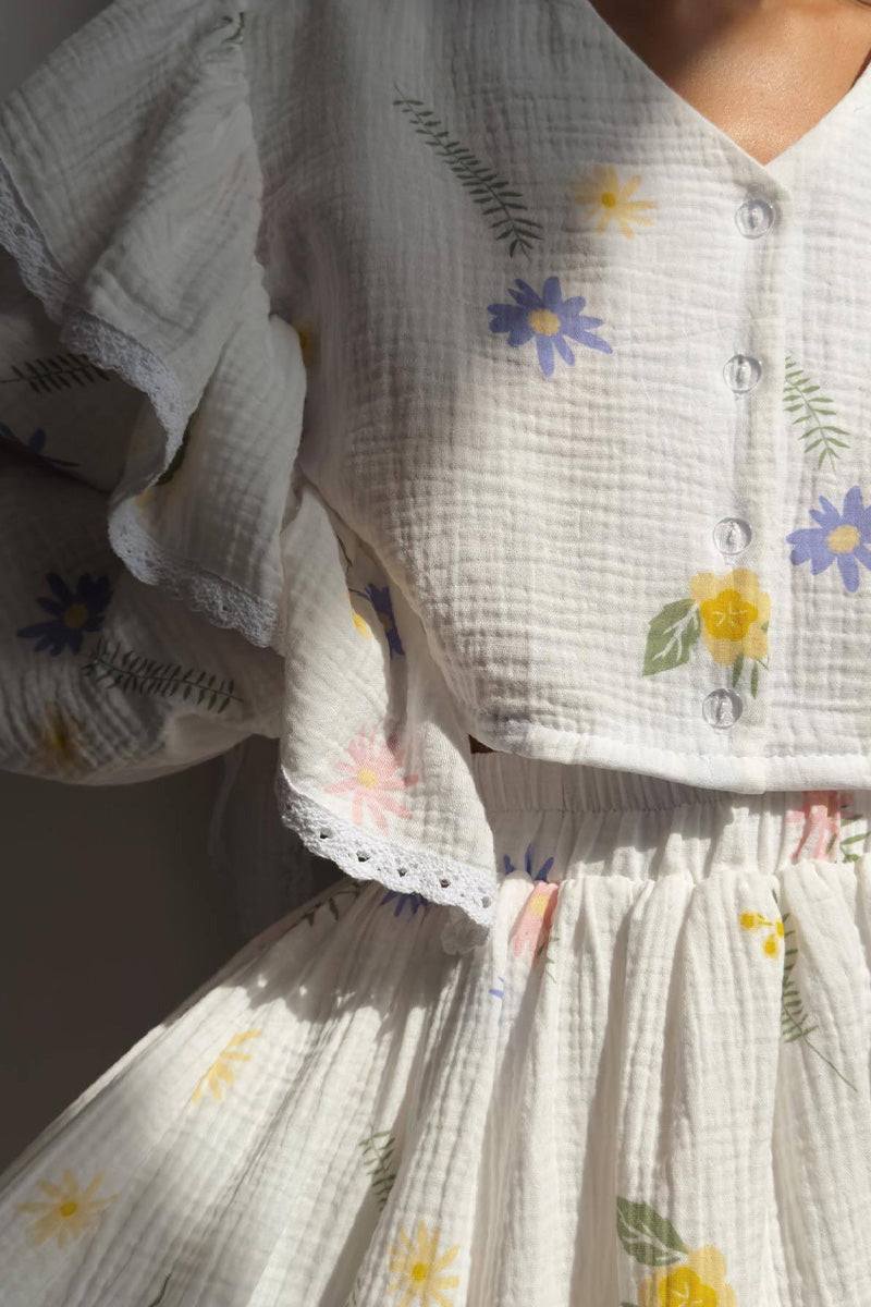 Sweet Countryside 100 Cotton ruffled two-piece set with floral print and breathable fabric