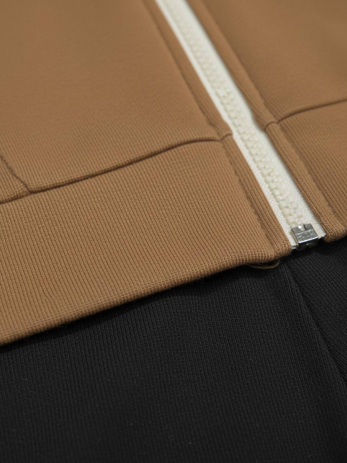 Colorblock comfort tracksuit with contrast curved panels and relaxed fit for casual wear