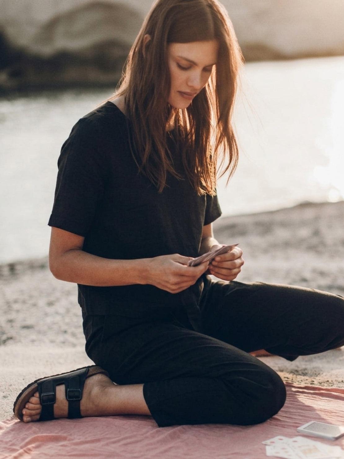 Breathable relaxed cotton-linen set with short-sleeve top and straight-leg pants in monochrome tones