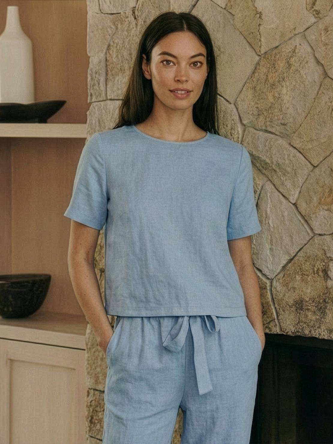 Breathable cotton linen monochrome short-sleeve top with relaxed fit and natural texture