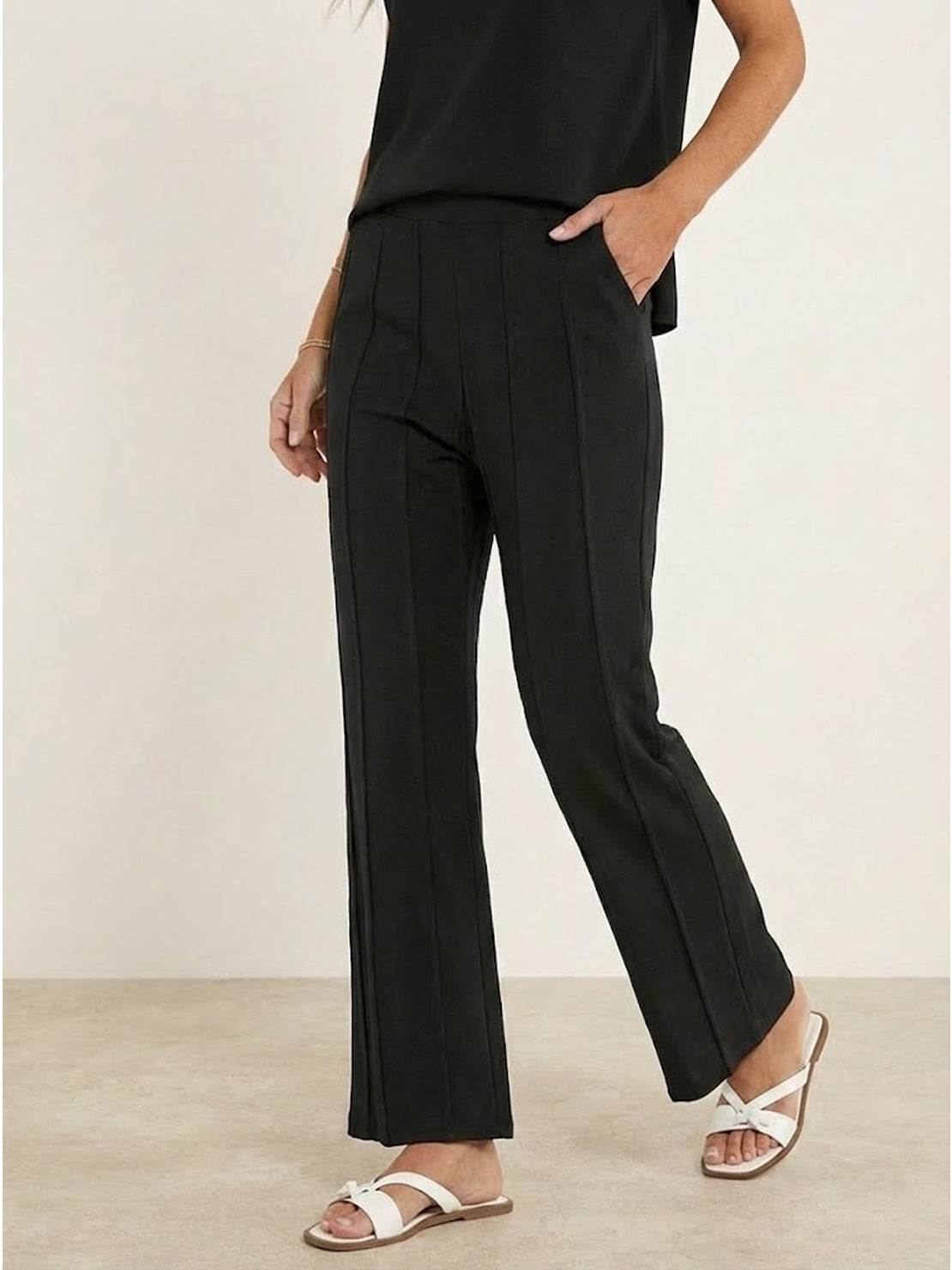 Elegant first class travel two-piece set with wrinkle-resistant viscose-acrylic fabric and flattering pleated design