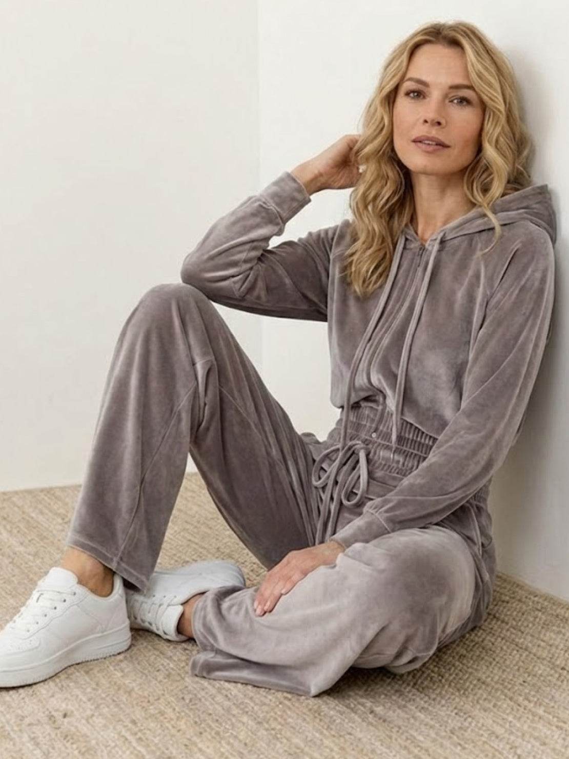 Modern cropped velour tracksuit set with high-waist pants in plush polyester fabric