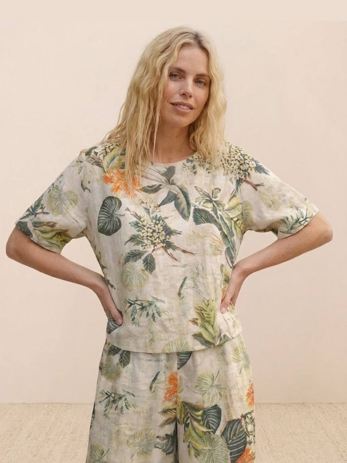 Loose fit co-ord set with floral print, relaxed tailored top and wide-leg bottoms in breathable linen-cotton blend.