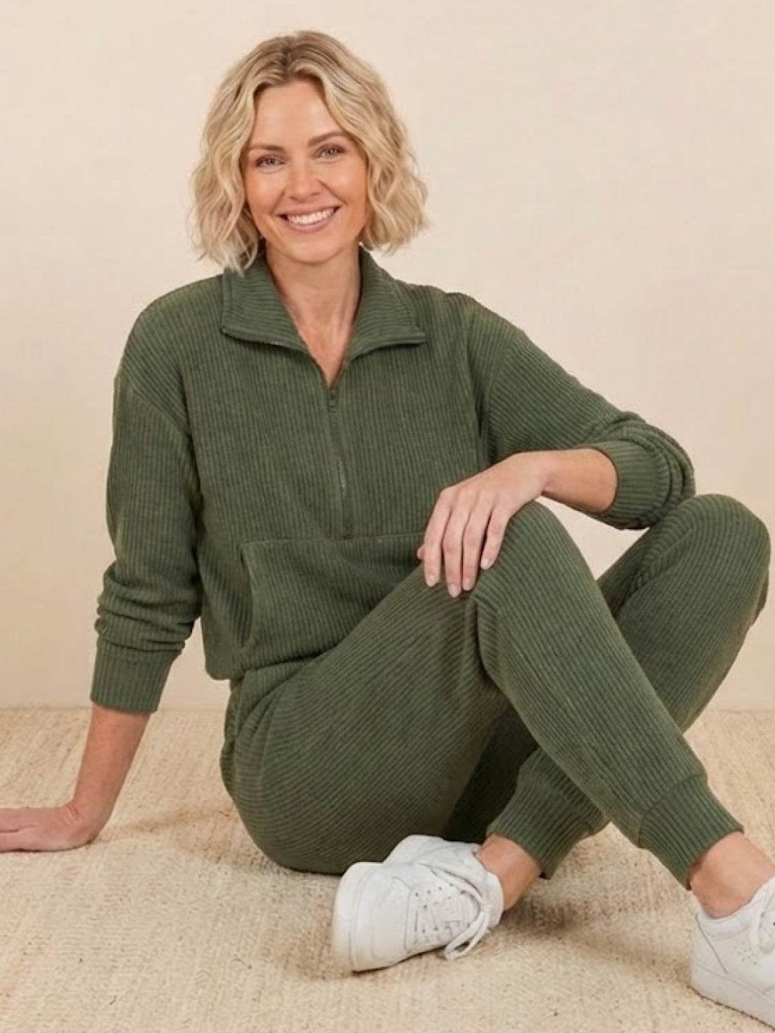 Unisex half-zip pullover and sweatpants set in relaxed fit with soft fabric for casual comfort