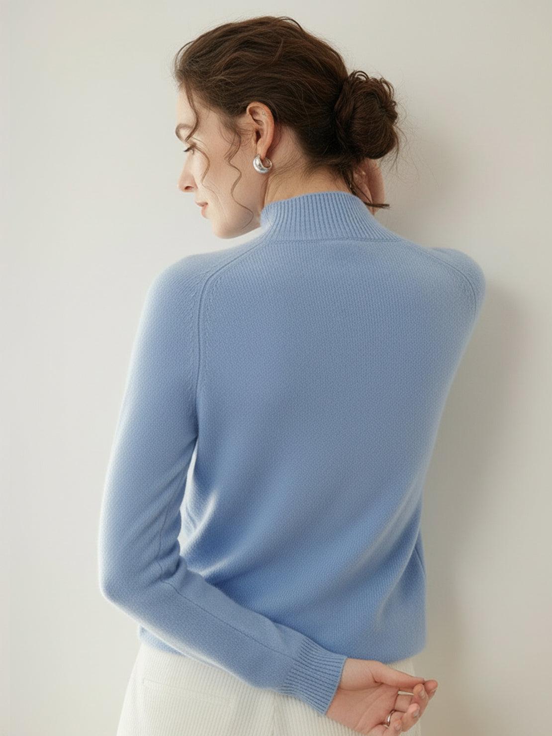 soft 100% Italian cashmere sweater with mock-neck and regular fit