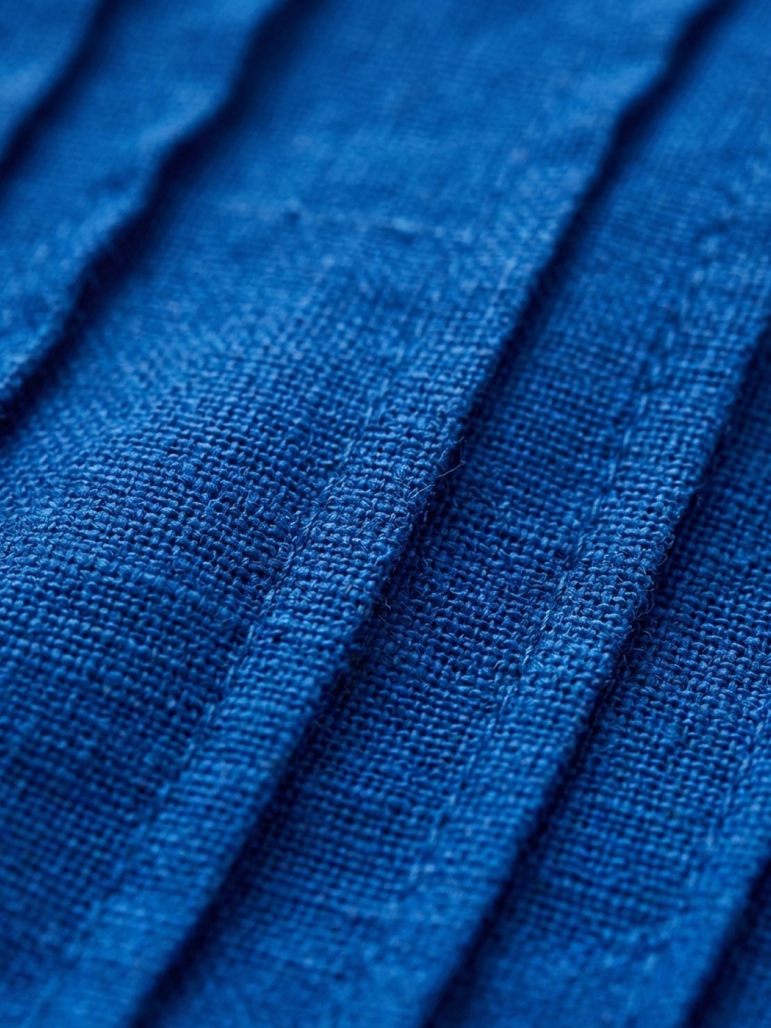 Relaxed A-line 100% cotton linen dress with pintuck pleats, 3/4 sleeves, side pockets, and slits.