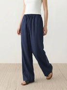 100% linen wide-leg pants with high-rise elastic waistband and side pockets