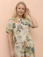 Breathable cotton linen monochrome short-sleeve top with relaxed fit and natural texture