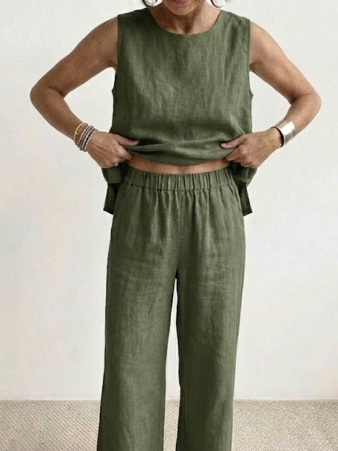 Loose solid color sleeveless two-piece set with oversized fit and breathable premium cotton blend material