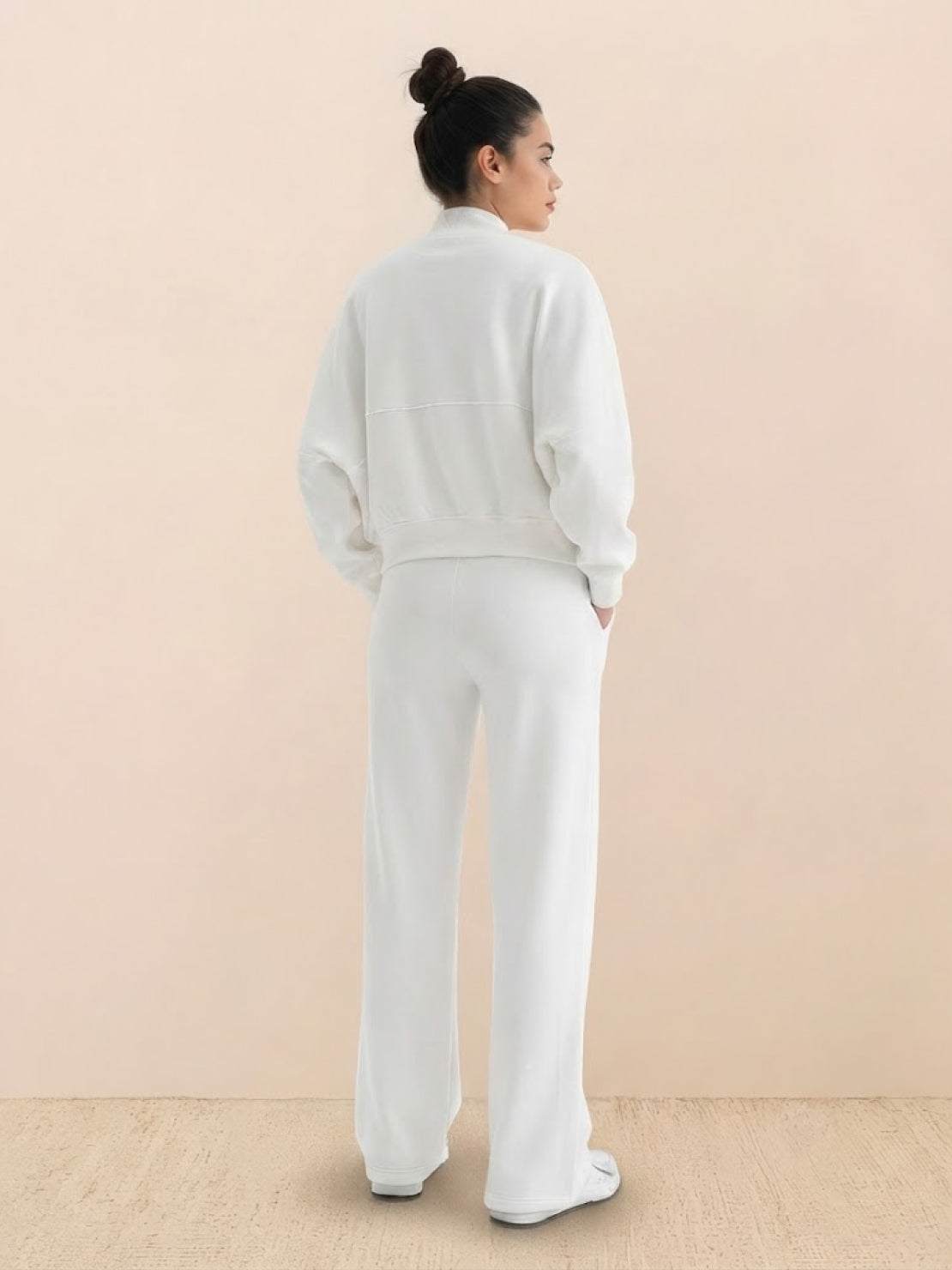 The Voyager Zip Set two-piece zip-front sweatshirt and wide-leg joggers in light grey for travel and casual wear