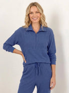 Unisex half-zip pullover and sweatpants set in relaxed fit with soft fabric for everyday comfort and casual wear